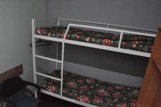Хостелы Hostel 24 Алматы Бюджетный двухместный номер с 2 отдельными кроватями-1