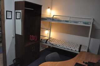 Хостелы Hostel 24 Алматы Кровать в общем 4-местном номере для мужчин и женщин-1