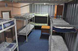 Хостелы Hostel 24 Алматы Кровать в общем 8-местном номере для мужчин и женщин-1