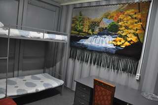 Хостелы Hostel 24 Алматы Кровать в общем двухместном номере для мужчин и женщин-1