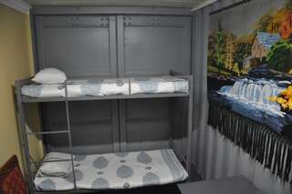 Хостелы Hostel 24 Алматы Кровать в общем двухместном номере для мужчин и женщин-2