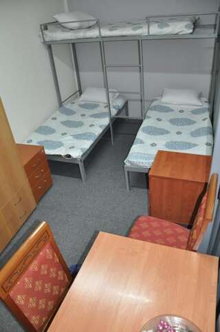 Хостелы Hostel 24 Алматы Кровать в общем 3-местном номере для мужчин и женщин-4